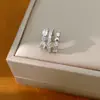 Brincos ear cuffs de zircônia banhados a ouro real com três camadas para mulheres sem orelhas furadas, brincos personalizados estilo ins, brincos de luxo leve de alta qualidade para atacado
