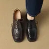 Otoño 2024 Nuevos Zapatos de Cuero Retro Británicos de Punta Cuadrada Tacón Grueso Suela Gruesa para Mujer Piel de Oveja Tacón Medio Boca Profunda Zapatos con Cordones