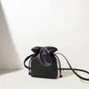 Saco da Sorte Vermelho com Cordão para o Ano Novo de 2026 Moda Simples Bolsa Nuvem Couro Genuíno Pequena Bolsa Transversal para o Dia a Dia para Mulheres