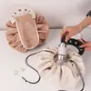 Bolsa de maquillaje portátil de gran capacidad, nuevo modelo 2024, bolsa de almacenamiento de cosméticos de viaje perezosa con cordón, organizador de mano