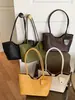 Bolsa de palha tecida da moda para mulheres, versão coreana de verão de 2026, elegante e texturizada, bolsa de ombro e de axila casual de grande capacidade