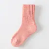 Calcetines de color sólido de comercio electrónico transfronterizo, venta al por mayor de invierno, calcetines altos de tubo gruesos y cálidos para mujer, calcetines de comercio exterior