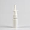 Al por mayor en stock 10 20 30 ml Botellas con atomizador directo Botellas para spray nasal Botellas de plástico con atomizador Botellas para spray nasal Botellas de colores
