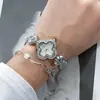 Reloj de Mujer Scottie Personalizado OEM 9695 Lujo Ligero Madreperla Natural Incrustado de Diamantes Trébol de Cuatro Hojas Reloj de Mujer Al Por Mayor