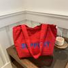 Bolsa Feminina Estilo Coreano Nova Bolsa de Ombro de Nylon com Estampa de Letra Leve Casual Versátil com Cordão de Amarrar e Grande Capacidade