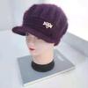Gorro acolchado de terciopelo cálido de invierno para madre, gorro de punto con protección para las orejas para mediana edad y ancianos, gorro de lana con flor para el sol