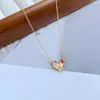 Colar com Pingente Livro do Amor Vermelho para Mulheres Ins Luxo Leve Design de Nicho de Alta Qualidade Corrente Elegante para Clavícula