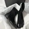 2026 Botas Elegantes de Outono/Inverno Estilo Slimming Bico Redondo Slip-on Stretch Skinny para Mulheres Modernas Versáteis Aumentadoras de Altura Botas de Cano Curto