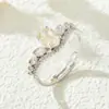 Anillo Abierto Estilo Palacio de Lujo Diseño Original Corte Flor de Hielo Circonita Micro-Pavimentada Anillo Ajustable para Dedo Índice
