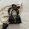 Bolsa feminina de comércio exterior pequena quadrada novo estilo bolsa de ombro único versão coreana bolsa de mão simples bolsa transversal bolsa com toque de alta qualidade em forma de V luxo leve