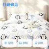 Juego de Cama Desechable de Cuatro Piezas Clase A: Sábana, Funda de edredón, Funda de almohada, Esterilizado y Resistente a la suciedad, Adecuado para Viajes y Uso en Hotel