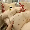 Estilo Coreano Femenino Rosa Cereza Encaje con Cordones Lazo Algodón Puro Juego de Cuatro Piezas Temporada de Regreso a Clases Juego de Tres Piezas para Sábana de Cama de Dormitorio y Funda de Edredón