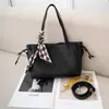 Bolso Tote de Cuero Genuino para Mujer de Gran Capacidad Transfronterizo Bolso de Mujer Bolso de Moda de un Solo Hombro Capa Superior Cuero Natural Bolso Bandolera 8822