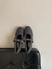 Novos Sapatos Mary Jane de Lã com Forro de Fleece para Mulheres - Estilo Coreano Pequeno e Cheiroso, Salto Grosso, Bico Redondo, Fivela de Camélia - Coleção Outono/Inverno 2025