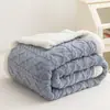 Manta Jacquard Tafetán Polar de Comercio Exterior al por Mayor, Manta Trendy de Lana de Cordero, Manta Decorativa de Color Sólido Engrosada de Doble Capa para Oficina