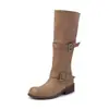 Botas super efeito couro, botas longas de cano alto femininas, novo estilo outono/inverno, bico redondo, com fivela, botas de cano médio desgastadas, botas de montaria femininas, tamanho 42