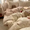 Juego de ropa de cama de textiles para el hogar de Nantong, juego de cuatro piezas, sábana de algodón lavado amigable con la piel, funda de edredón, sábana bajera, juego de tres piezas para camas de dormitorios estudiantiles