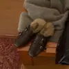 Primer Encuentro Temporada 2026 Otoño Nuevas Pantuflas de Piel con Puntera Brogue Británica Retro para Usar Afuera