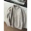 Cardigã de tricô redondo de alta qualidade, estilo americano, para homens, apresentando um visual outonal relaxado e casual com um toque de elegância old-money.
