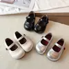 Mocasines de suela blanda para niñas, nueva colección otoño 2026, diseño simple y de punta poco profunda, zapatos sencillos para niños, zapatos de cuero estilo princesa para niñas pequeñas, modernos