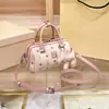 Bolsa Boston de Couro Genuíno Mais Vendida Internacionalmente Bolsa Almofada Feminina Nova Tendência Moderna Bolsa de Ombro Transversal Bolsa de Mão Estampada