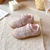 Tênis de Treino Alemão Infantil com Solado Macio Nova Coleção Primavera/Verão 2026 Respirável Malha Única Cor Pura Moda Sapatinhos para Bebê Loafers Confortáveis