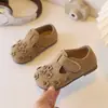 Zapatos de cuero de estilo francés para niños en stock, zapatos de princesa de encaje versión coreana para niñas, zapatos de vestir individuales brillantes de cuero suave para estudiantes