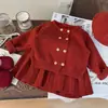 Ropa Infantil Estilo Coreano 2025 Nuevo Otoño e Invierno Cardigan Suéter de Punto Doble Botonadura para Niñas Conjunto de Dos Piezas con Falda Plisada Roja Moderno