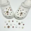 Encantos lindos de dibujos animados para zapatos con varios agujeros, decoraciones versátiles de resina para zapatos, mariposa, burbuja, flor, animales, charms decorativos al por mayor