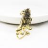 Accesorios de ropa de alta gama de moda europea y americana, broche de león con personalidad para traje de hombre, broche de animal retro de moda al por mayor