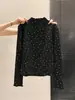 Camiseta Interior de Punto de Polka Dot en Contraste con Borde de Hongo, Top de Cuello Alto Medio Otoño e Invierno, Mangas Largas Cálidas Cepilladas en el Hombro Derecho con Camiseta para Mujer