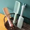 Pente moderno para mulheres, projetado para cabelos longos, antiestático, design fofo de desenho animado, adequado para uso doméstico, pente para cabelos lisos, portátil e ajuda a alisar e desembaraçar os cabelos
