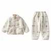 Pijama infantil de fleece de coral, espessado para outono e inverno, modelo novo, conjunto de flanela para meninas e bebês, roupa de ficar em casa com gola alta para meninas