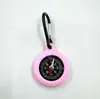 Uma bússola mini indispensável para entusiastas de atividades ao ar livre, feita de silicone macio, à prova de choque e elegante, fica ótima em mochilas e é perfeita para caminhadas e aventuras.