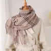 Cachecol Xadrez Estilo Maillard Quente para Outono e Inverno, Xale Versátil para Casais, com Franjas, Cachecol de Falso Cashmere