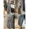 Conjunto de Tricô Cruzado Série Shu Juan com Cintura Marcada e Calça Wide Leg Novidades Outono/Inverno Conjunto de Duas Peças Feminino Cinza Damasco