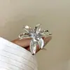 Anillo Metálico con Flor de Estambre Retro Vintage Estilo Japonés Francés Moderno a la Moda para Mujer