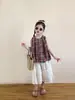 Verano 2025 Nuevo Estilo Coreano Ropa Infantil Niñas Diseño de Nicho Camisa de Concha Camisa sin Mangas Pantalones de Pierna Ancha de Encaje
