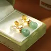 Nuevos aretes de clip estilo chino forma de lágrima de calcita rosada, aretes clásicos, elegantes, de temperamento, versátiles para mujeres sin perforaciones.
