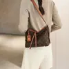 2026 Nova Moda Europeia e Americana Versátil Bolsa de Ombro com Design de Monograma, Bolsa de Trabalho Elegante Color-Blocking, Bolsa Tote Vintage de Grande Capacidade
