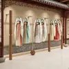 Nuevo Estante de Exhibición Hanfu Estilo Chino Perchero de Pared Estante de Exhibición para Vestidos de Fotografía de Bodas con Grano de Madera Estilo Antiguo
