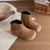 Nueva colección otoño e invierno 2026: botines sencillos para niñas, botines ligeros con forro interior para bebés, nuevos estilos de invierno y botines de cuero estilo Birkenstock para niños pequeños