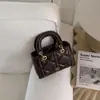 Bolsa Pequeña de Bordado de Diamantes para Mujer 2026 Verano Nueva Versátil Bolso de Hombro Cruzado Bolso de Mano Exquisito Super Popular Bolsa Cuadrada Pequeña