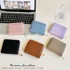 Padrão Lichia! Carteira Curta Multifuncional Nova Moda em PU para Mulheres, Porta-Dinheiro de Nicho Estilo Japonês