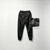Pantalones de chándal de alta calidad, forrados de forro polar y engrosados para otoño e invierno, con un diseño moderno, adecuados para deportes y uso casual, y que proporcionan calidez. Nuevo estilo para hombre con puños elásticos