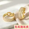 Brincos de pressão para mulheres com zircônia microincrustada, requintados, de luxo leve, design de nicho geométrico em forma de C de alta qualidade, brincos da moda