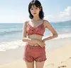 Nuevo traje de baño de dos piezas a cuadros rojos y blancos estilo coreano para mujer, busto pequeño, push-up, adelgazante, conjunto de bikini para vacaciones en la playa