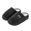 Pantuflas de algodón para hombre suela gruesa invierno casa interior cálidas felpa más engrosada pantuflas de felpa venta al por mayor estilo pareja zapatos de algodón hombre