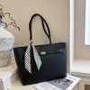 Bolso de mano versátil de moda transfronterizo para mujer, nuevo bolso tote vintage elegante de gran capacidad para otoño 2026