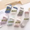 Calcetines de forro polar coral para niñas de otoño e invierno, calcetines cálidos con forro de forro polar para mujer para casa, dormir y uso en interiores, gruesos y resistentes al frío, adecuados para actividades al aire libre y deportes.